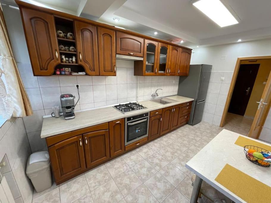 Apartment Superb Intr-O Locatie Premium ทิมิชัวรา ภายนอก รูปภาพ