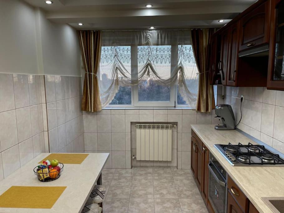 Apartment Superb Intr-O Locatie Premium ทิมิชัวรา ภายนอก รูปภาพ